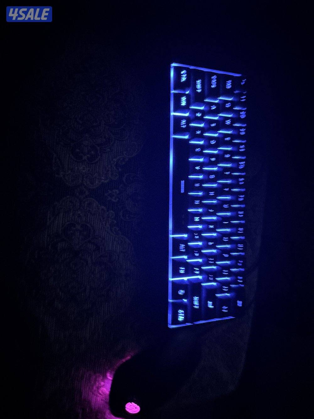 للبيع ماوس وكيبود مضياءه بالوان مختلفه بحاله جداً جداً جيده بدون كرتون3