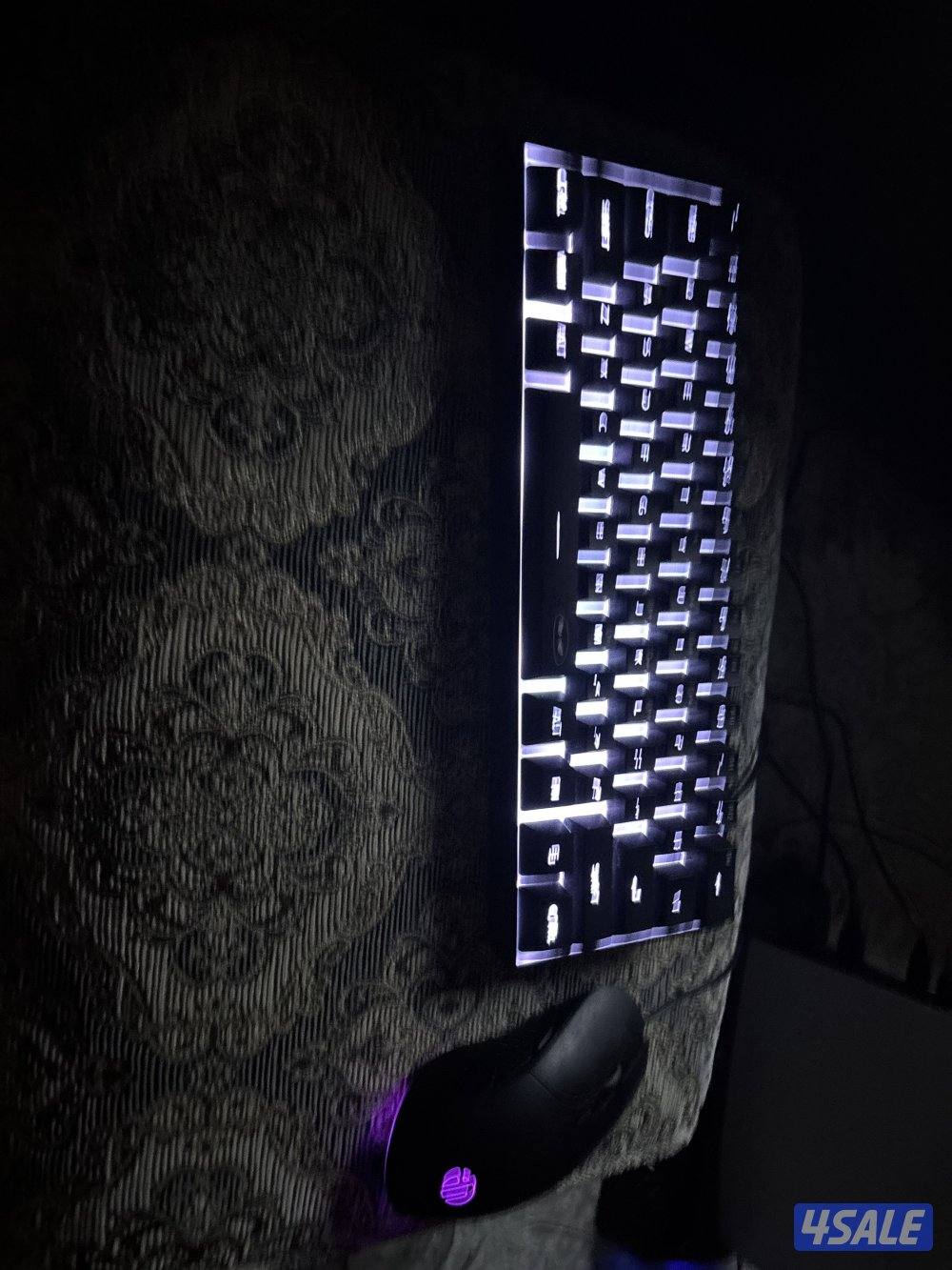 للبيع ماوس وكيبود مضياءه بالوان مختلفه بحاله جداً جداً جيده بدون كرتون5