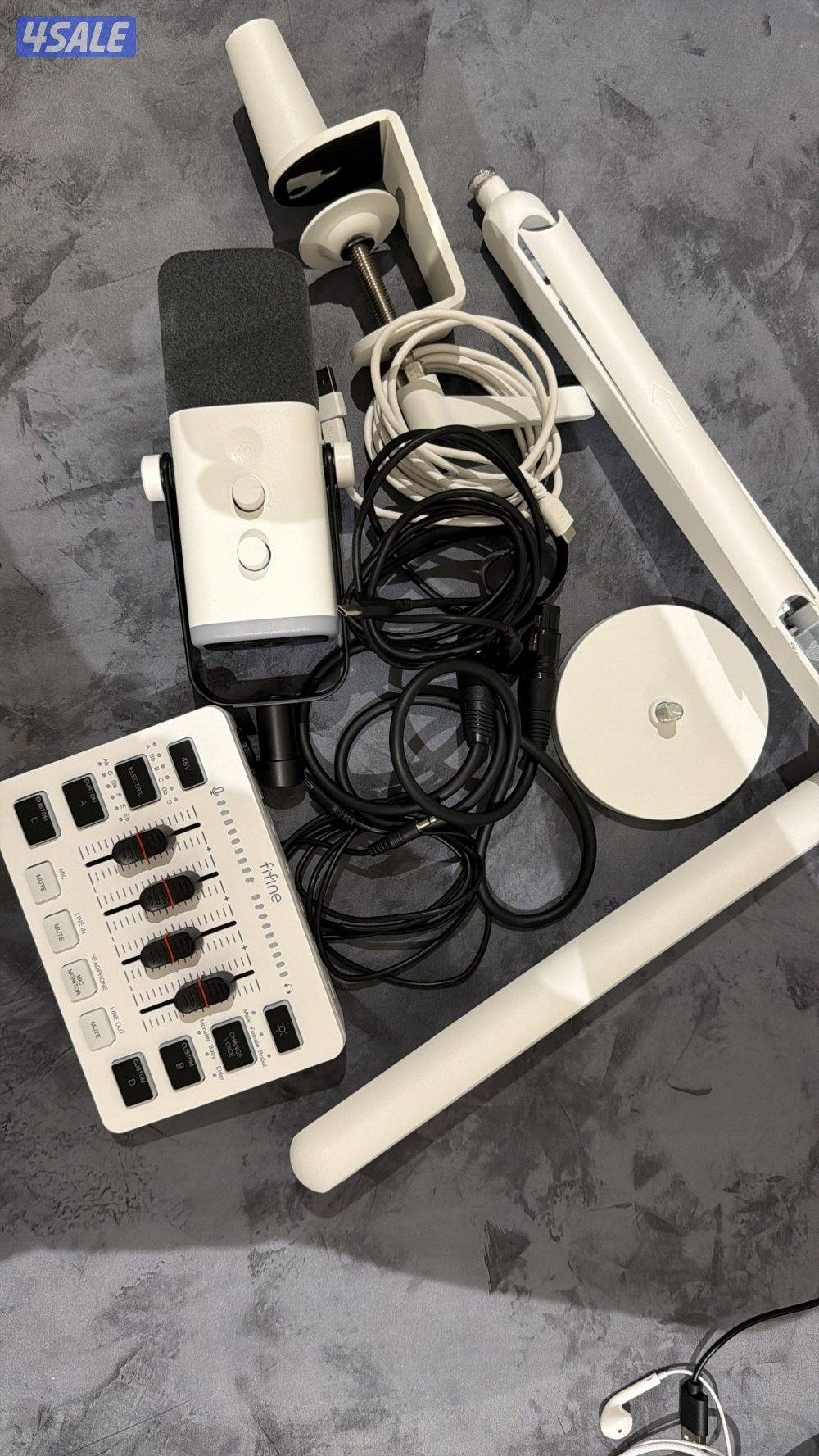 مايك fifne ابيض وستاند ابيض ومكسر ابيض0