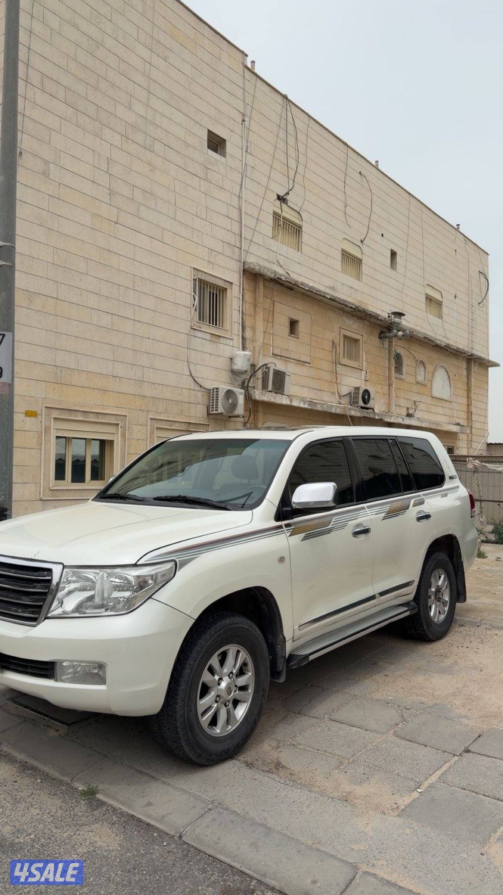 لاندكروزر 2011 GXR V81