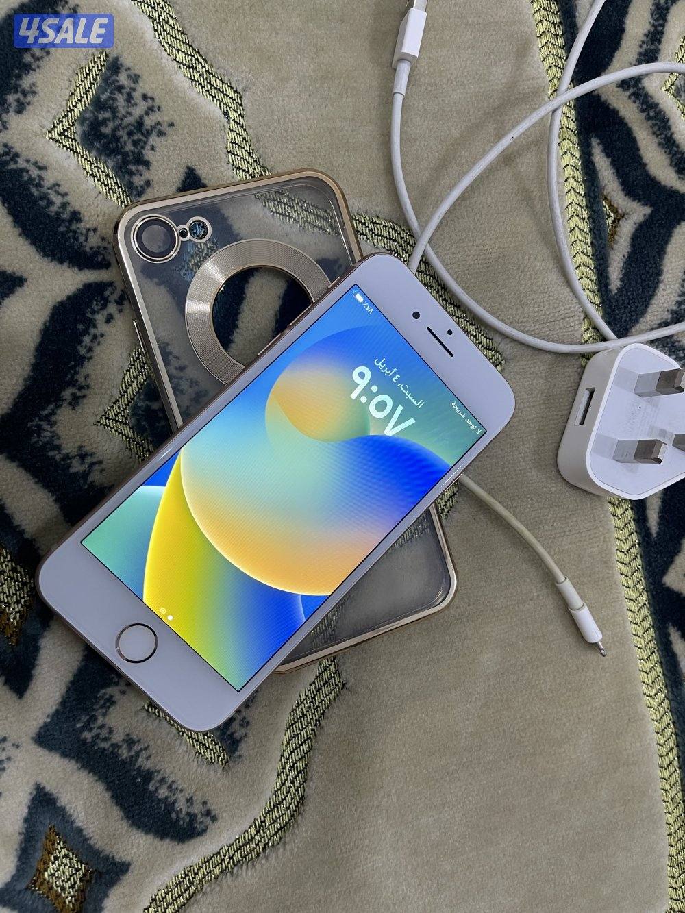 ايفون 8 الثامن لون وردي 64 قيقا بطارية 87 شغال زين مع الشحن2