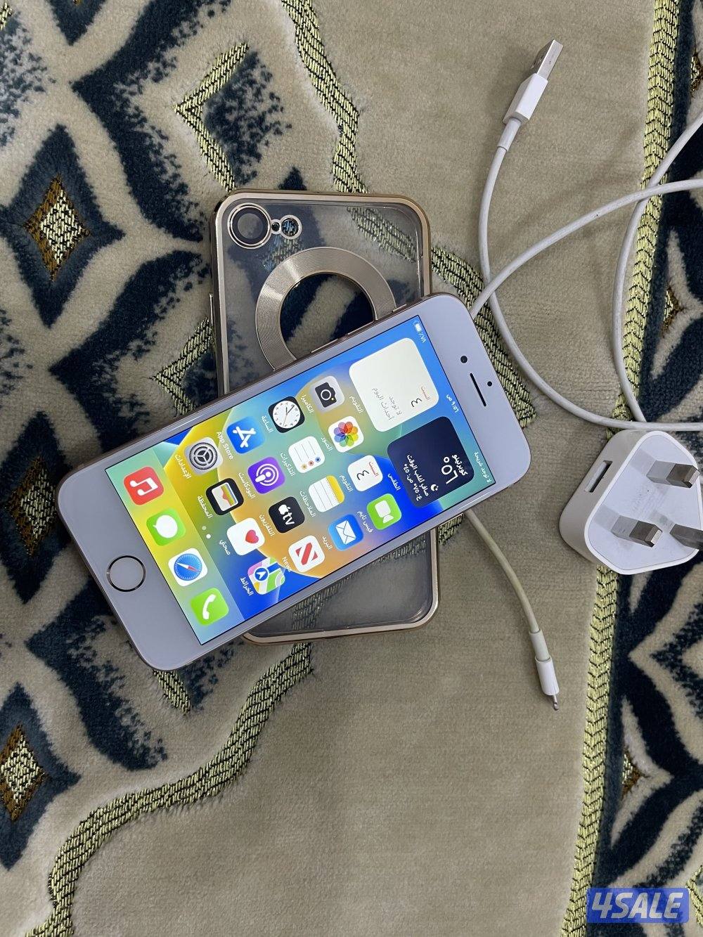 ايفون 8 الثامن لون وردي 64 قيقا بطارية 87 شغال زين مع الشحن5