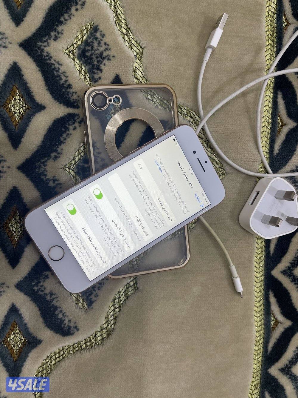 ايفون 8 الثامن لون وردي 64 قيقا بطارية 87 شغال زين مع الشحن6