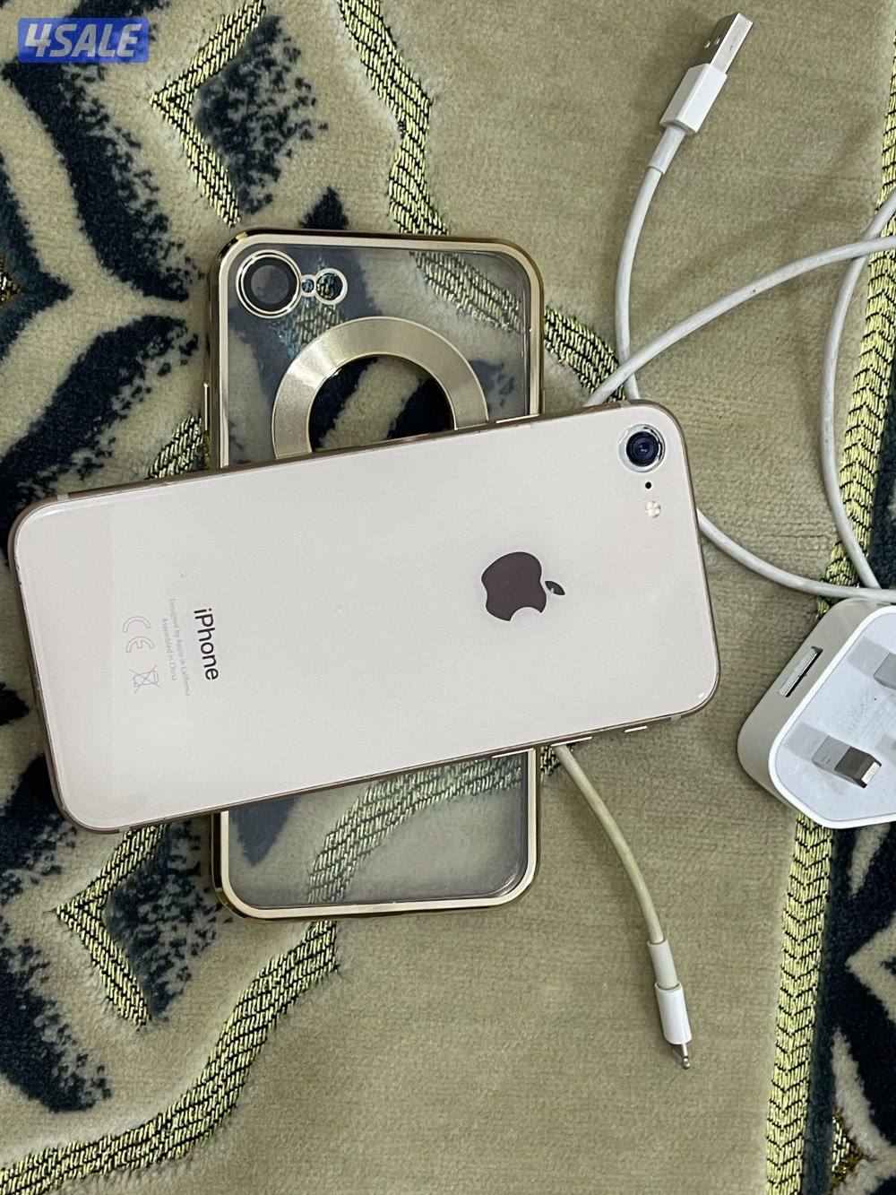 ايفون 8 الثامن لون وردي 64 قيقا بطارية 87 شغال زين مع الشحن7