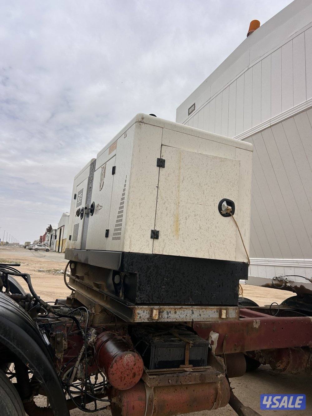 مكينه بيركنز الدوسري  موجوده فالسعوديه  حجم ٣٣ الف2