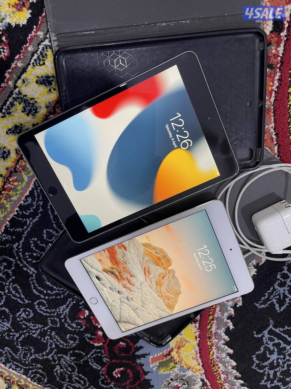 للبيع ايبادين ابل ميني 4 فور 128 قيقا شغالين تمام مع الاغراض4