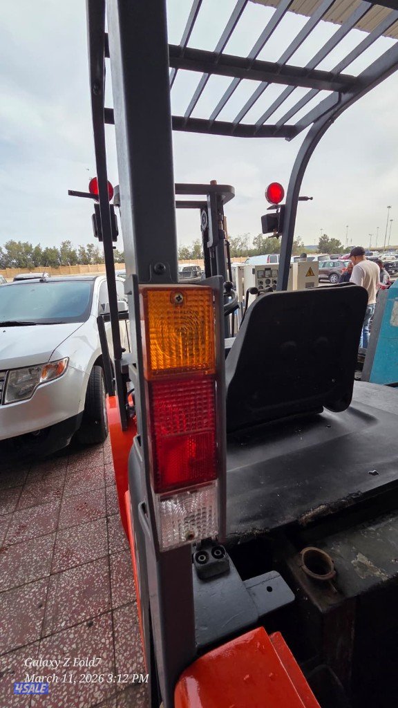فور کلیفت 3 طن للبيع Forklift موديل 2017 عددساعات تشغيل 5000 فقط7
