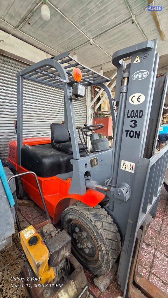 فور کلیفت 3 طن للبيع Forklift موديل 2017 عددساعات تشغيل 5000 فقط5
