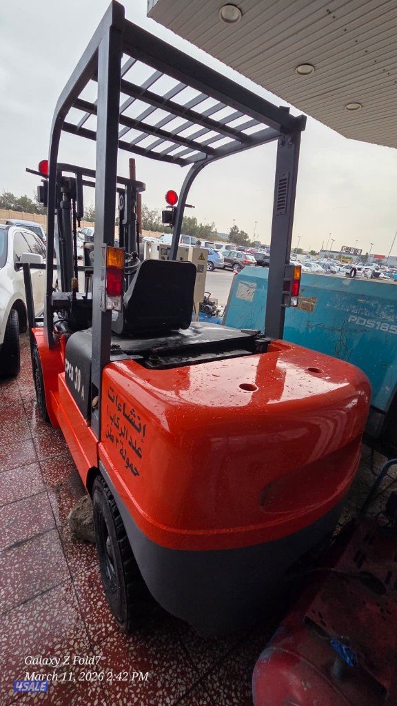 فور کلیفت 3 طن للبيع Forklift موديل 2017 عددساعات تشغيل 5000 فقط9