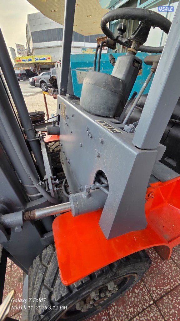 فور کلیفت 3 طن للبيع Forklift موديل 2017 عددساعات تشغيل 5000 فقط2