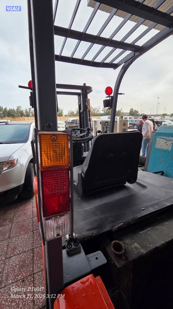 فور کلیفت 3 طن للبيع Forklift موديل 2017 عددساعات تشغيل 5000 فقط4