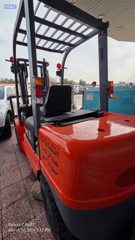 فور کلیفت 3 طن للبيع Forklift موديل 2017 عددساعات تشغيل 5000 فقط0