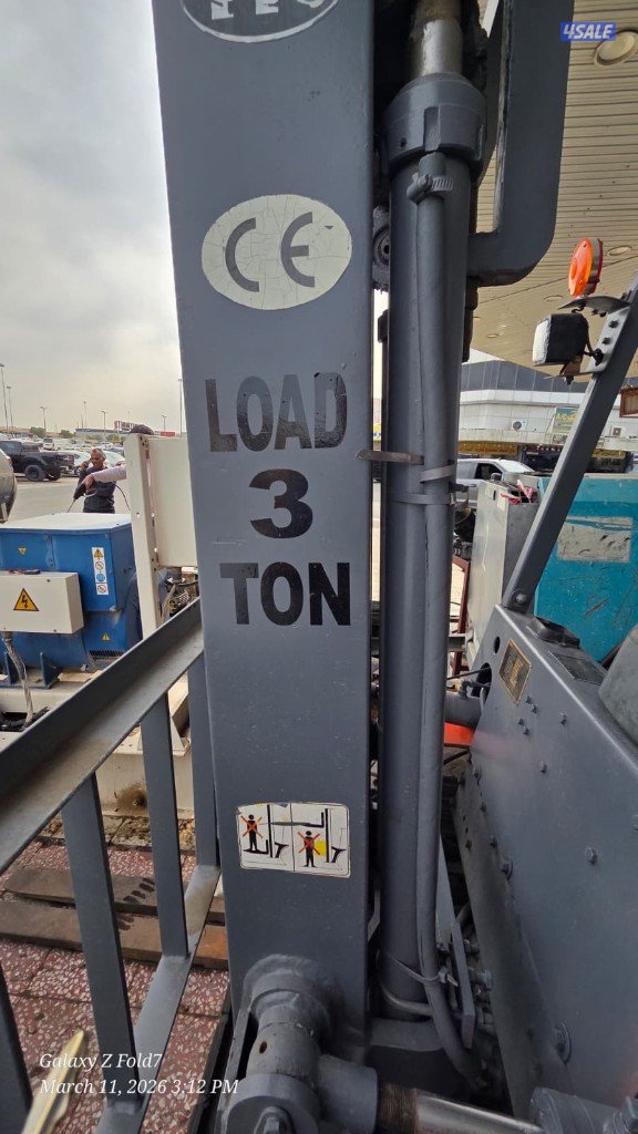 فور کلیفت 3 طن للبيع Forklift موديل 2017 عددساعات تشغيل 5000 فقط1