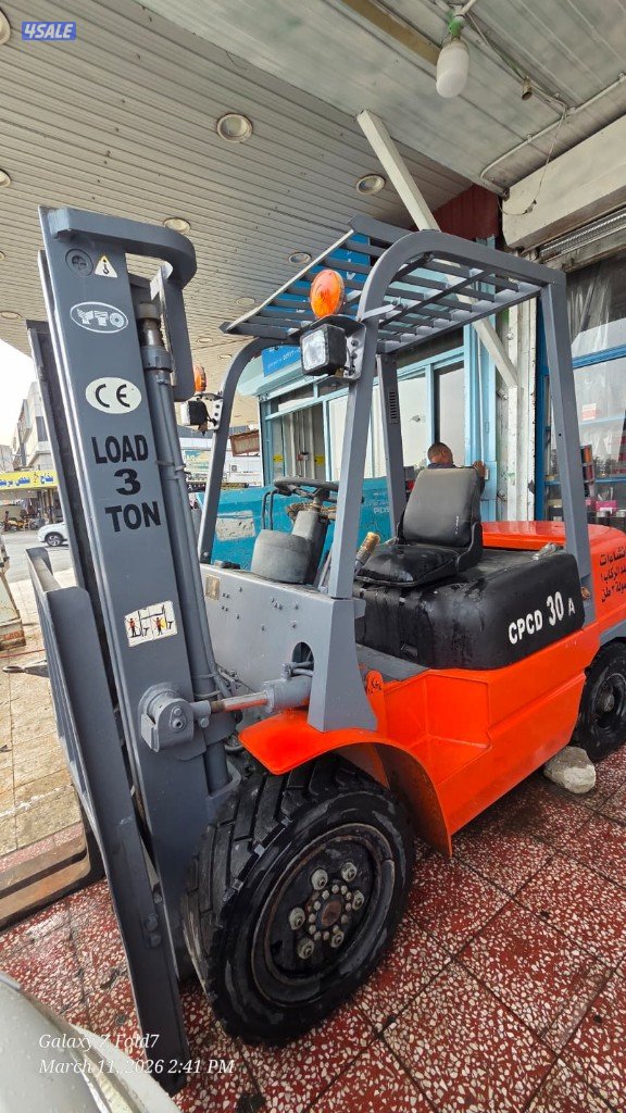 فور کلیفت 3 طن للبيع Forklift موديل 2017 عددساعات تشغيل 5000 فقط8