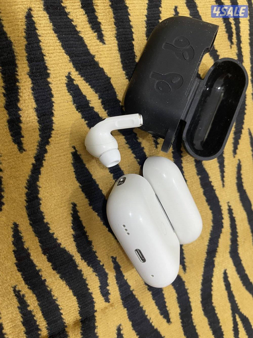 سماعة ابل ايربود برو 2 الثانية نظيفة وشغالة تمام0