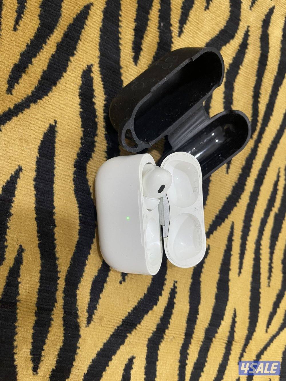 سماعة ابل ايربود برو 2 الثانية نظيفة وشغالة تمام1