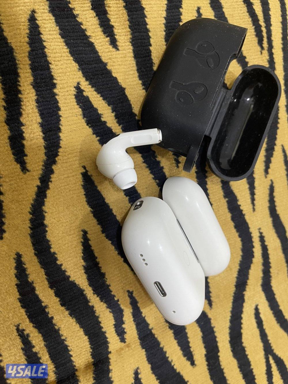 سماعة ابل ايربود برو 2 الثانية نظيفة وشغالة تمام3