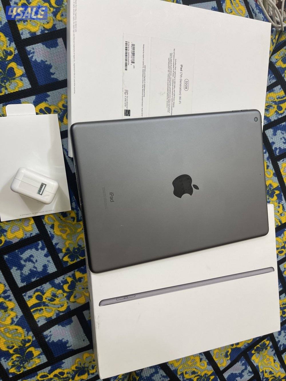 ايباد ابل 7 السابع 32 قيقا نظيف جدا بطارية 95 مع الاغراض كامله الكرتون7