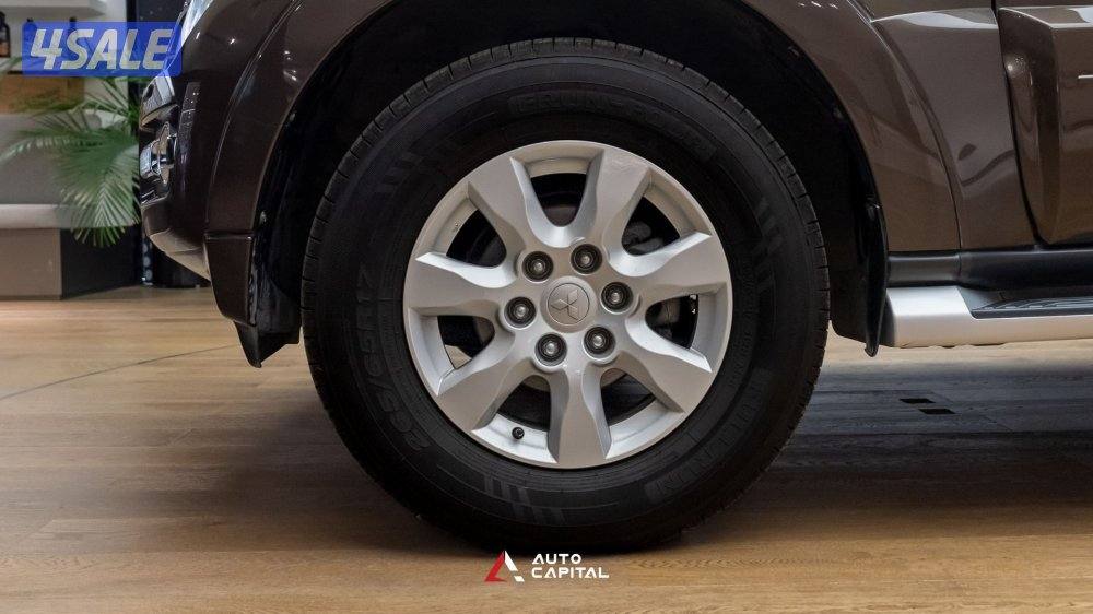 Mitsubishi Pajero 3.5L Sunroof11