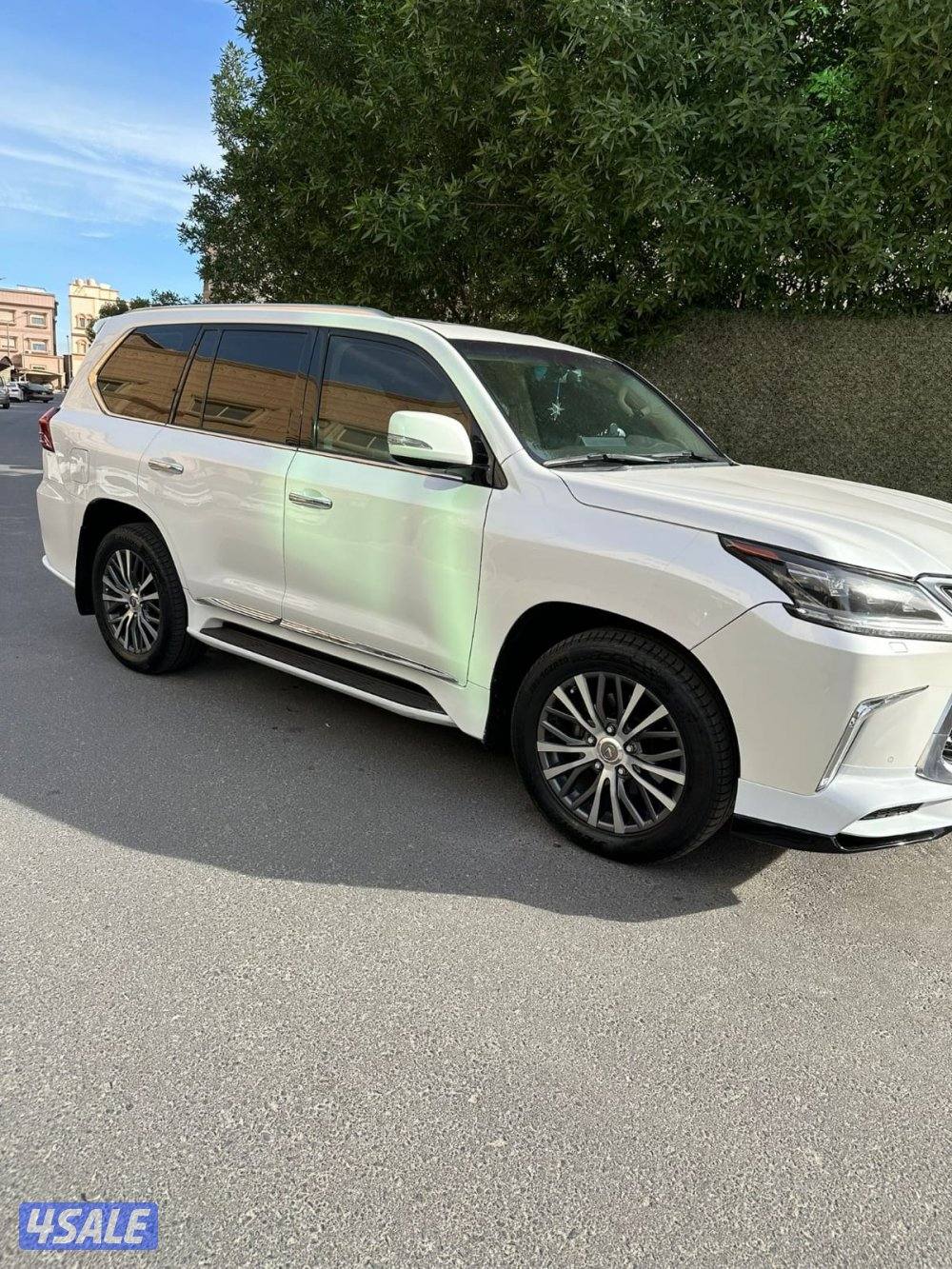 لكزس LX570 ٢٠١٦ الساير عداد ١٩٣ ألف شرط الفحص صبغ وكاله الدرجه الثانيه2