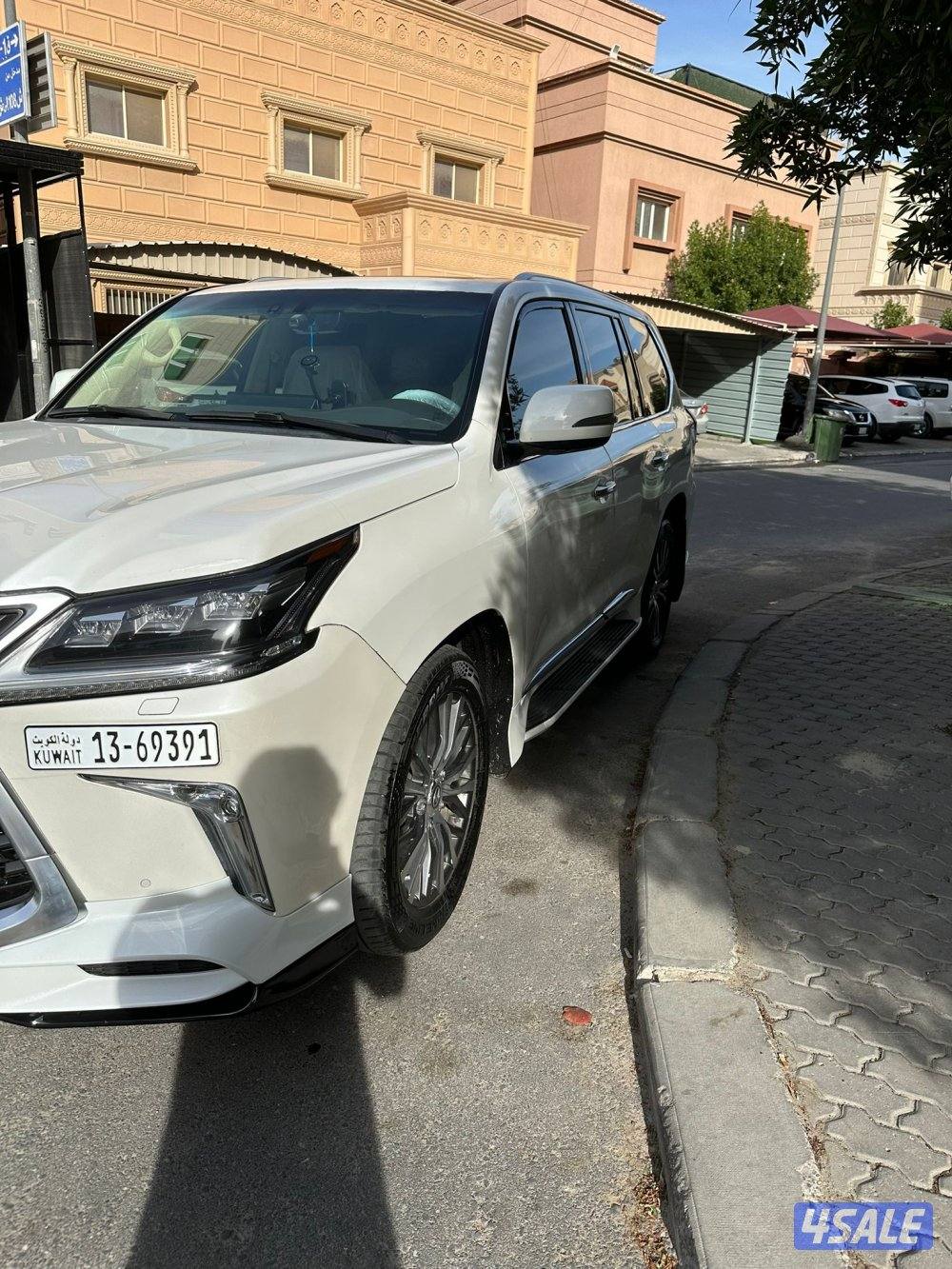 لكزس LX570 ٢٠١٦ الساير عداد ١٩٣ ألف شرط الفحص صبغ وكاله الدرجه الثانيه3