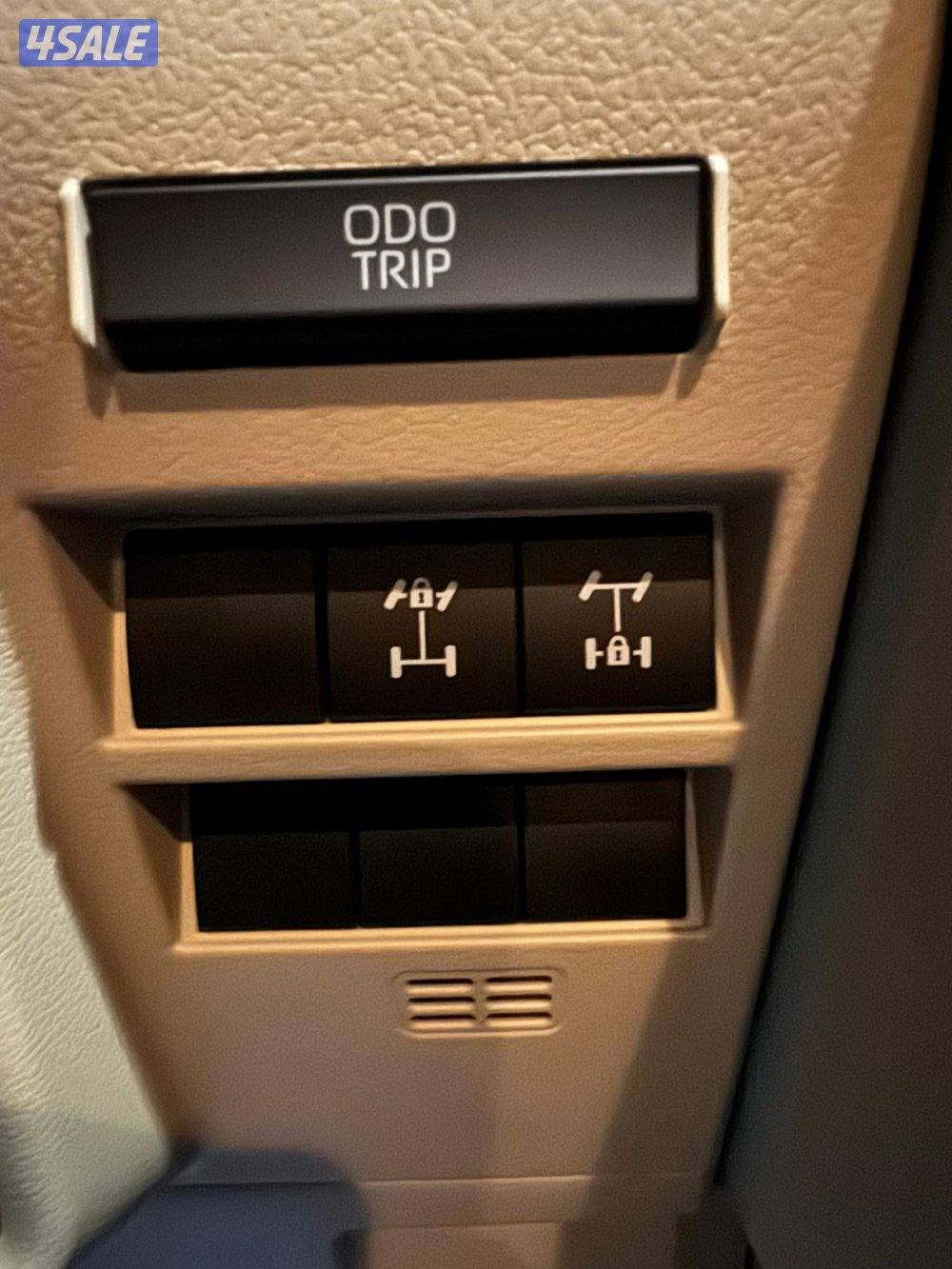 لاند كروز GX ٢٠٢٥ وارد قطر عداد ألف كيلو شرط الفحص صبغ وكاله مخمل بدون6