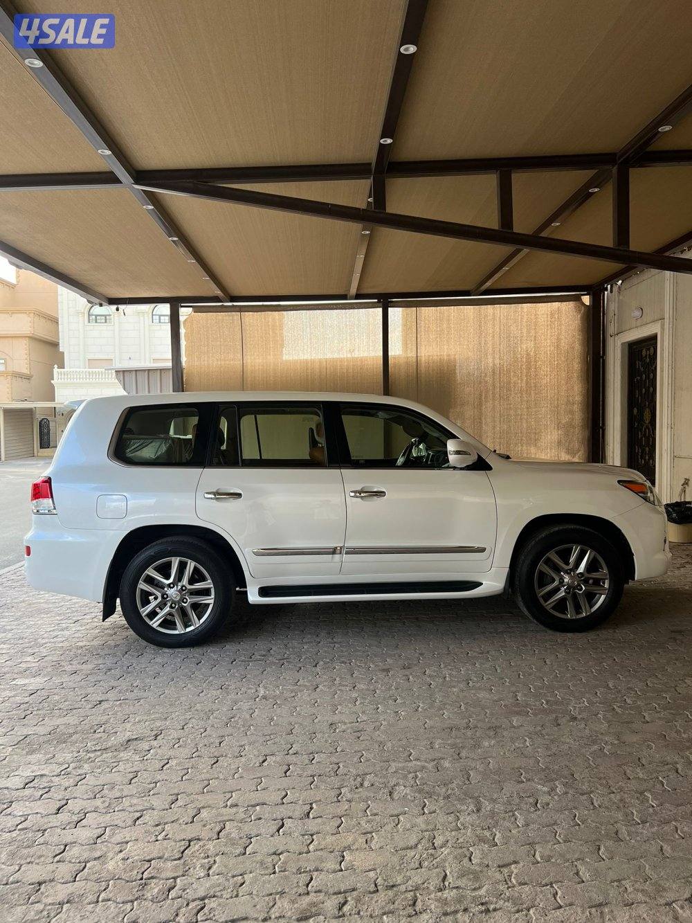 لكزس LX570 ٢٠١٣ وارد قطر عداد ٣٧٠ ألف شرط الفحص صبغ وكاله درجه الأولى2