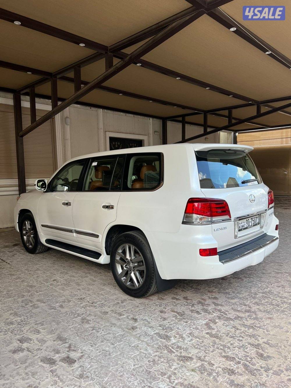 لكزس LX570 ٢٠١٣ وارد قطر عداد ٣٧٠ ألف شرط الفحص صبغ وكاله درجه الأولى4