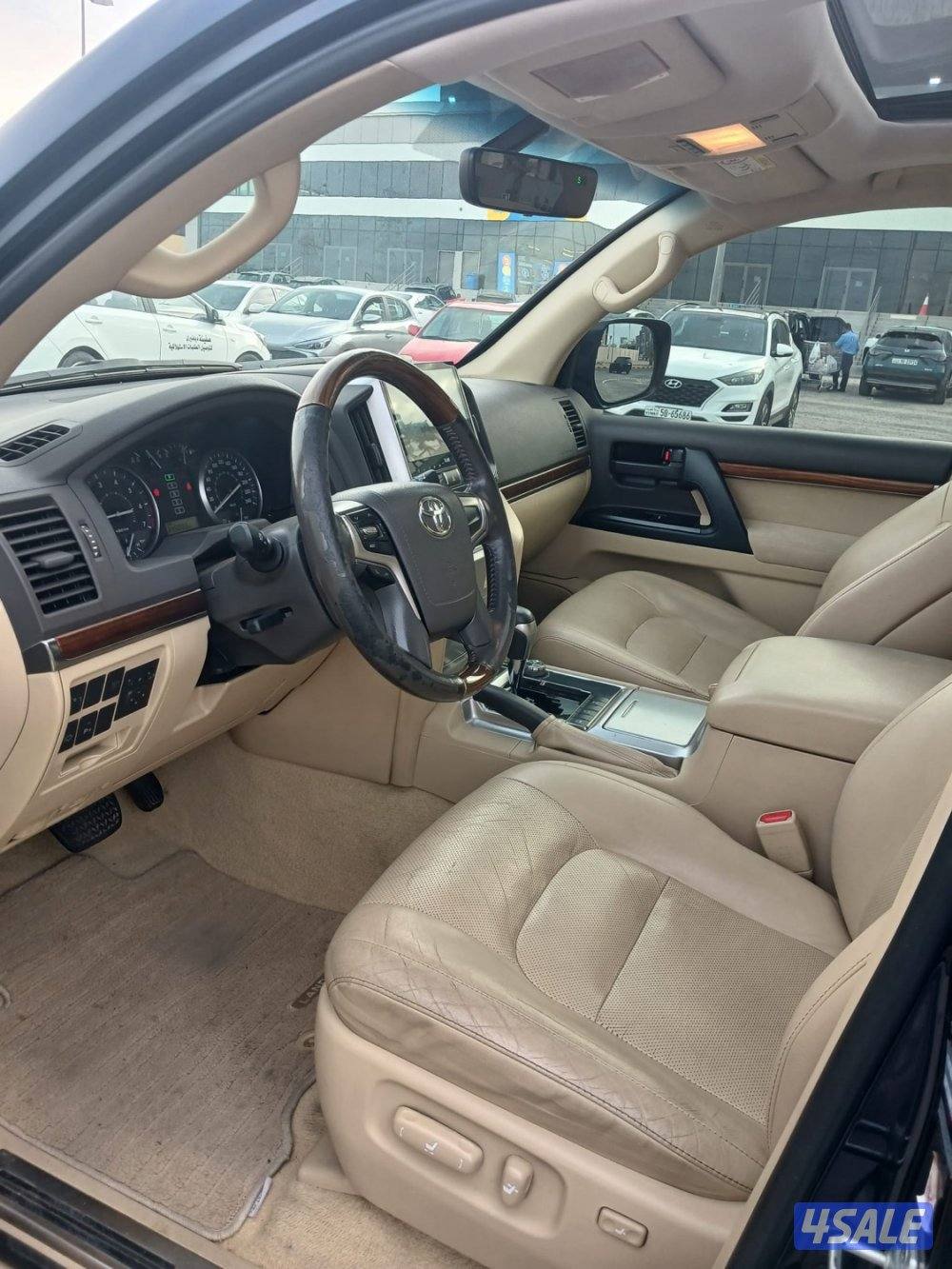 للبيع لاندكروزر GXR موديل ٢٠١٦7