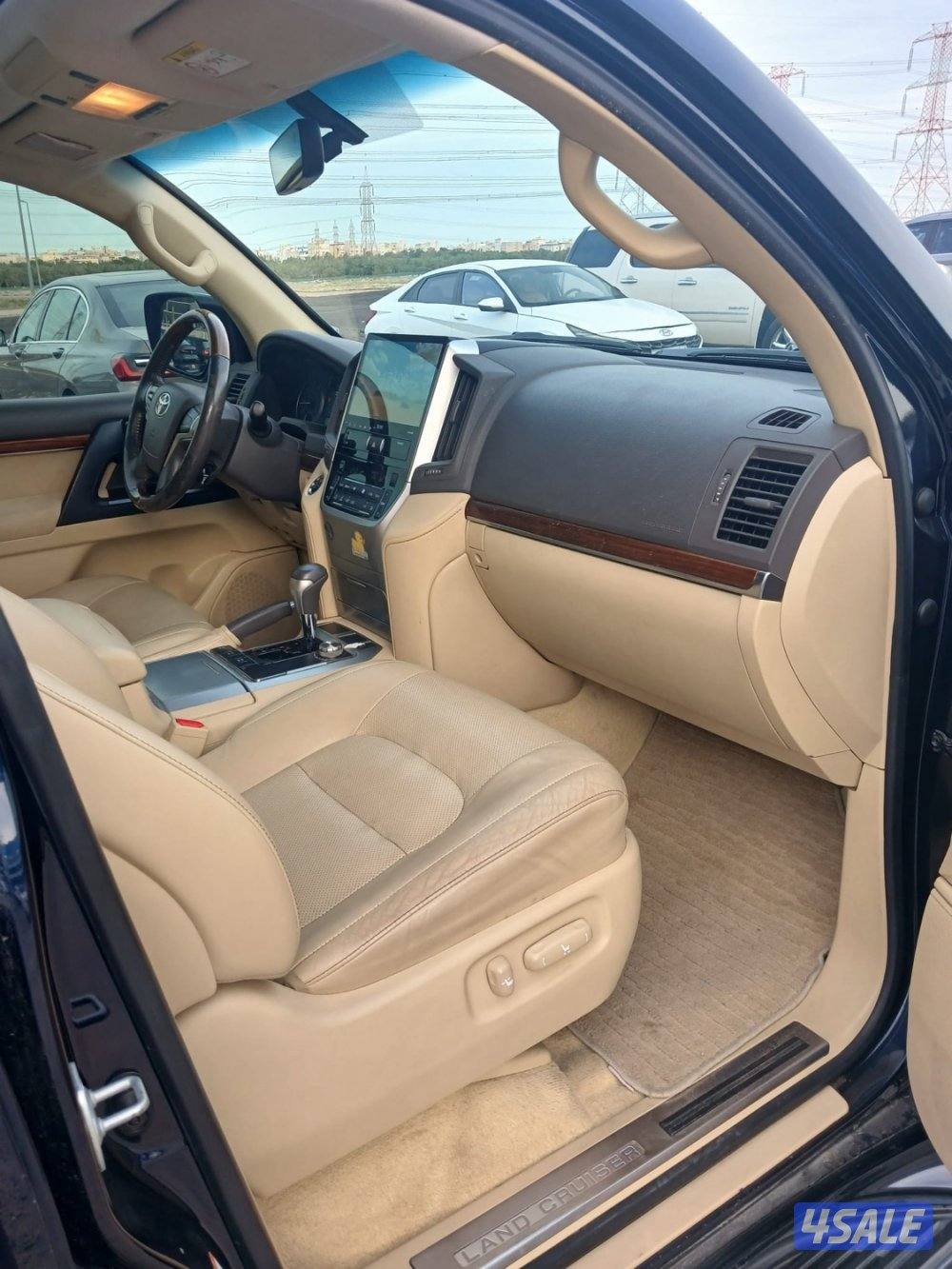 للبيع لاندكروزر GXR موديل ٢٠١٦8