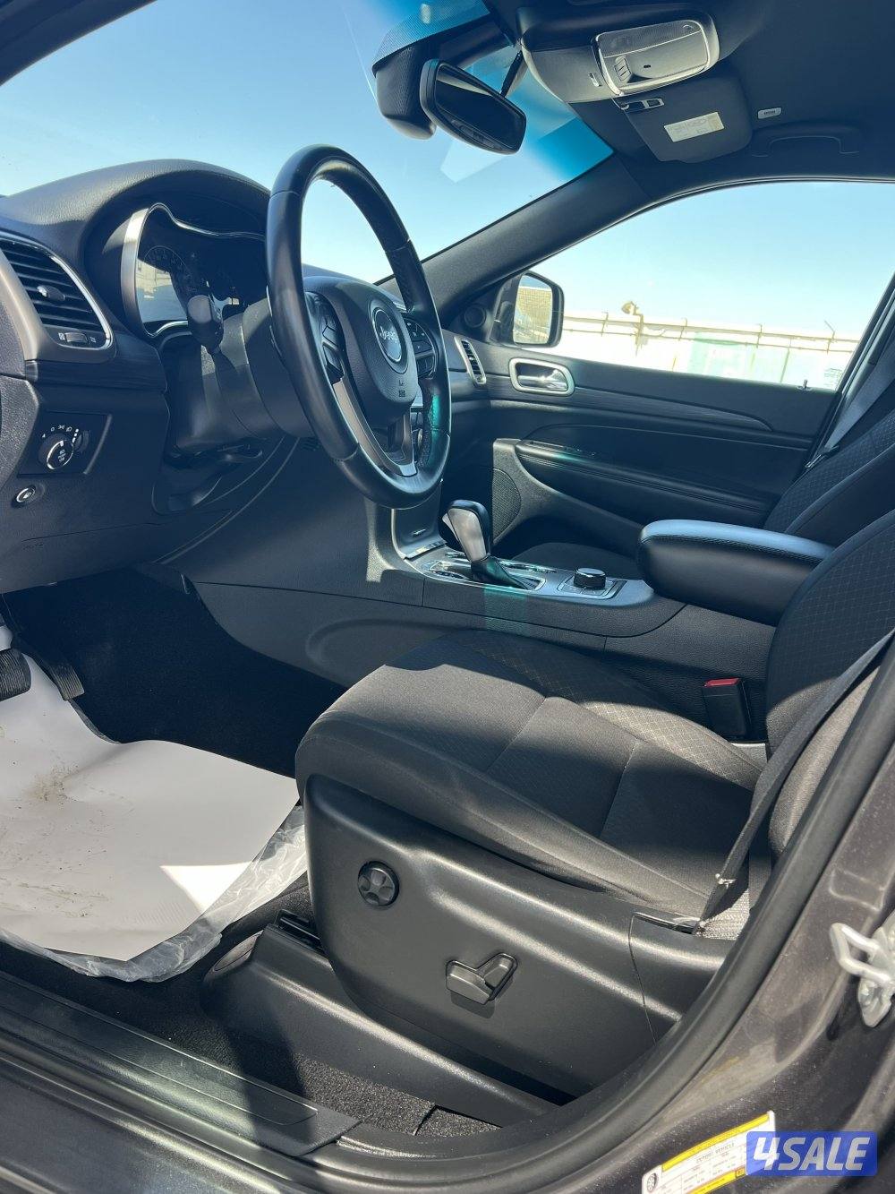 للبيع جيب شروكي LAREDO7