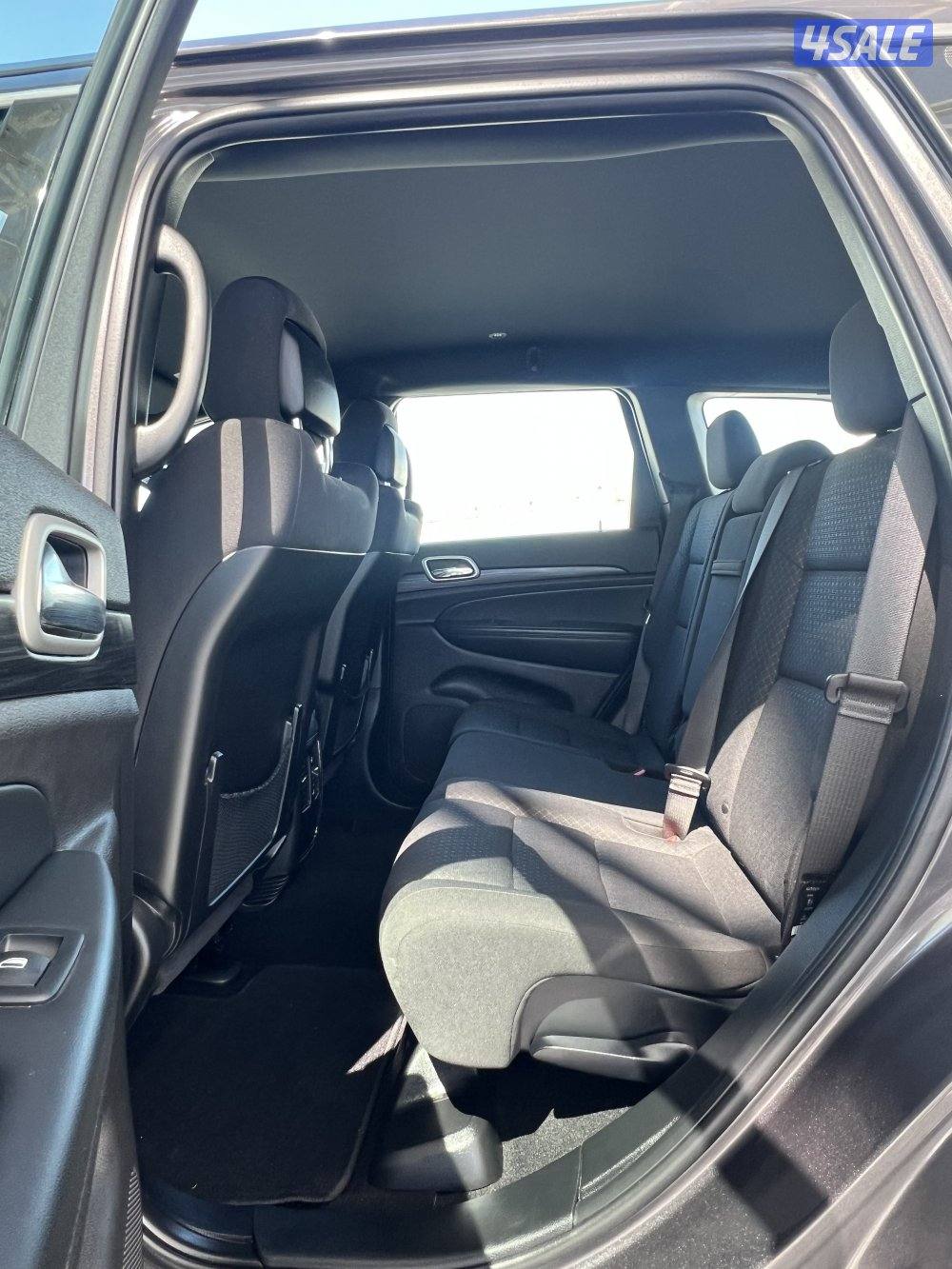 للبيع جيب شروكي LAREDO8