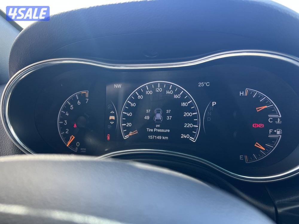 للبيع جيب شروكي LAREDO9