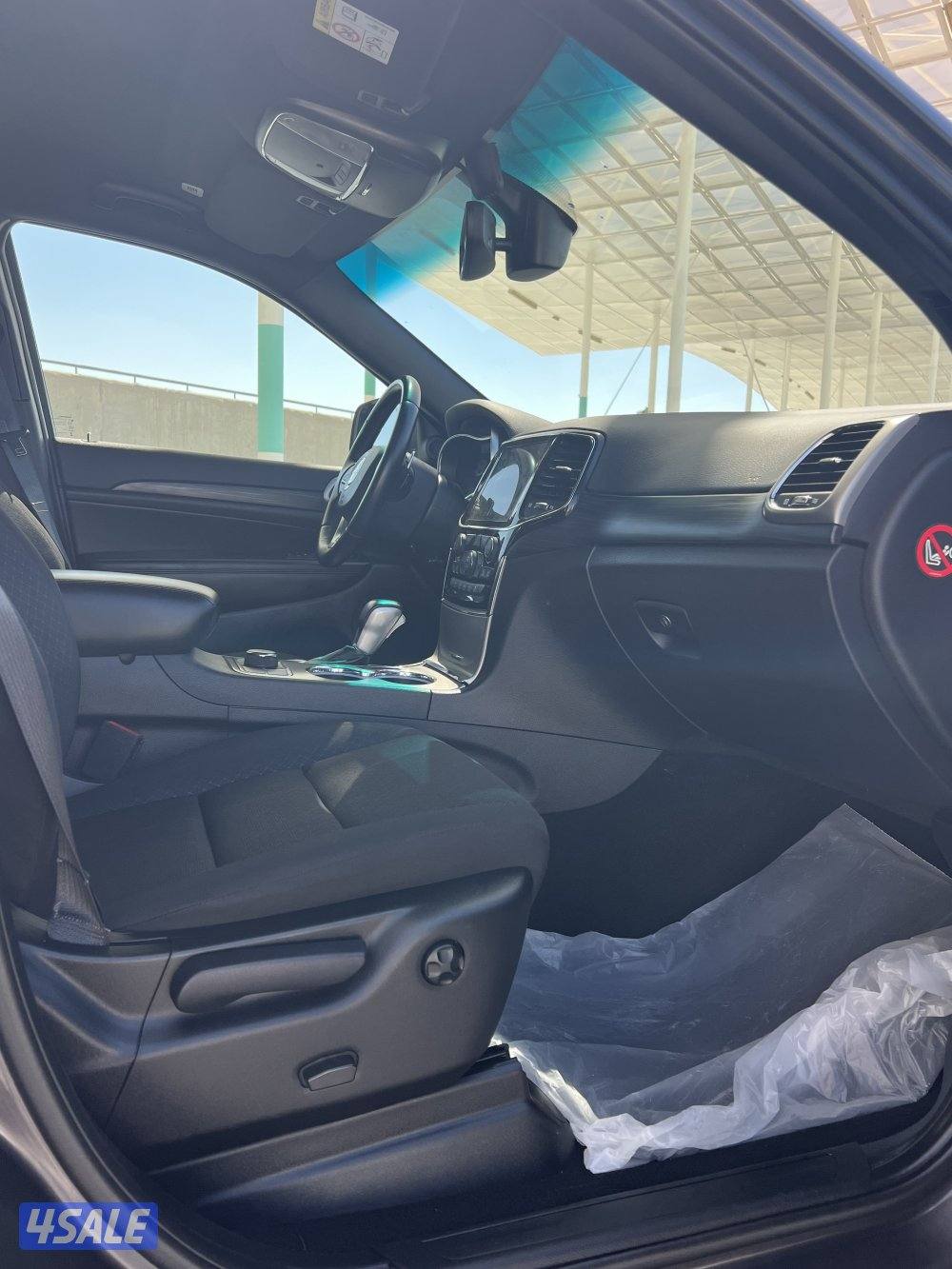 للبيع جيب شروكي LAREDO10