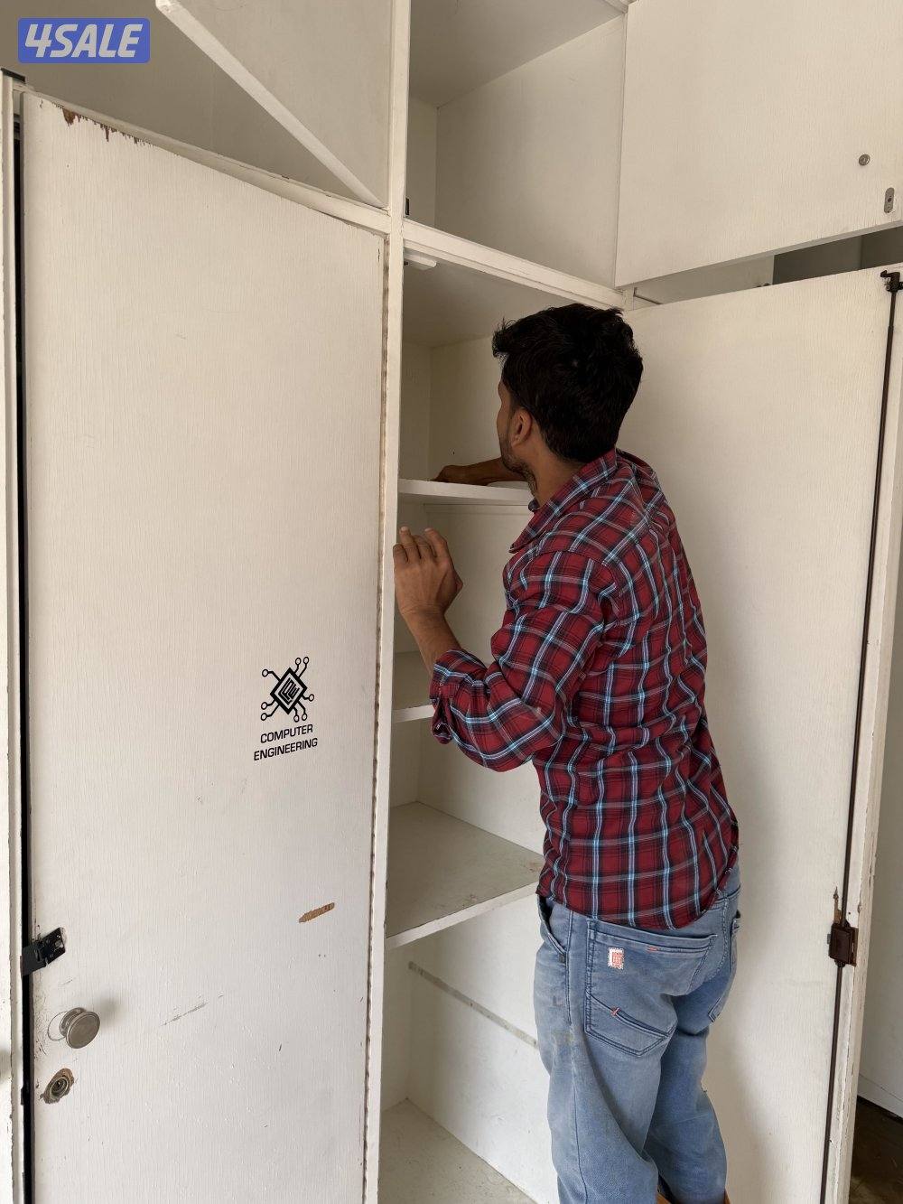 هذا العمل يشمل تنظيف المنازل بالكامل. يقوم به عمال مهرة وبدقة متناهية.3