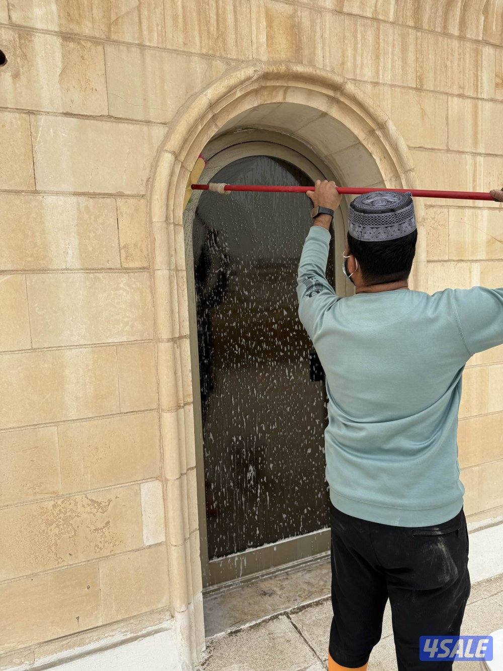 هذا العمل يشمل تنظيف المنازل بالكامل. يقوم به عمال مهرة وبدقة متناهية.4