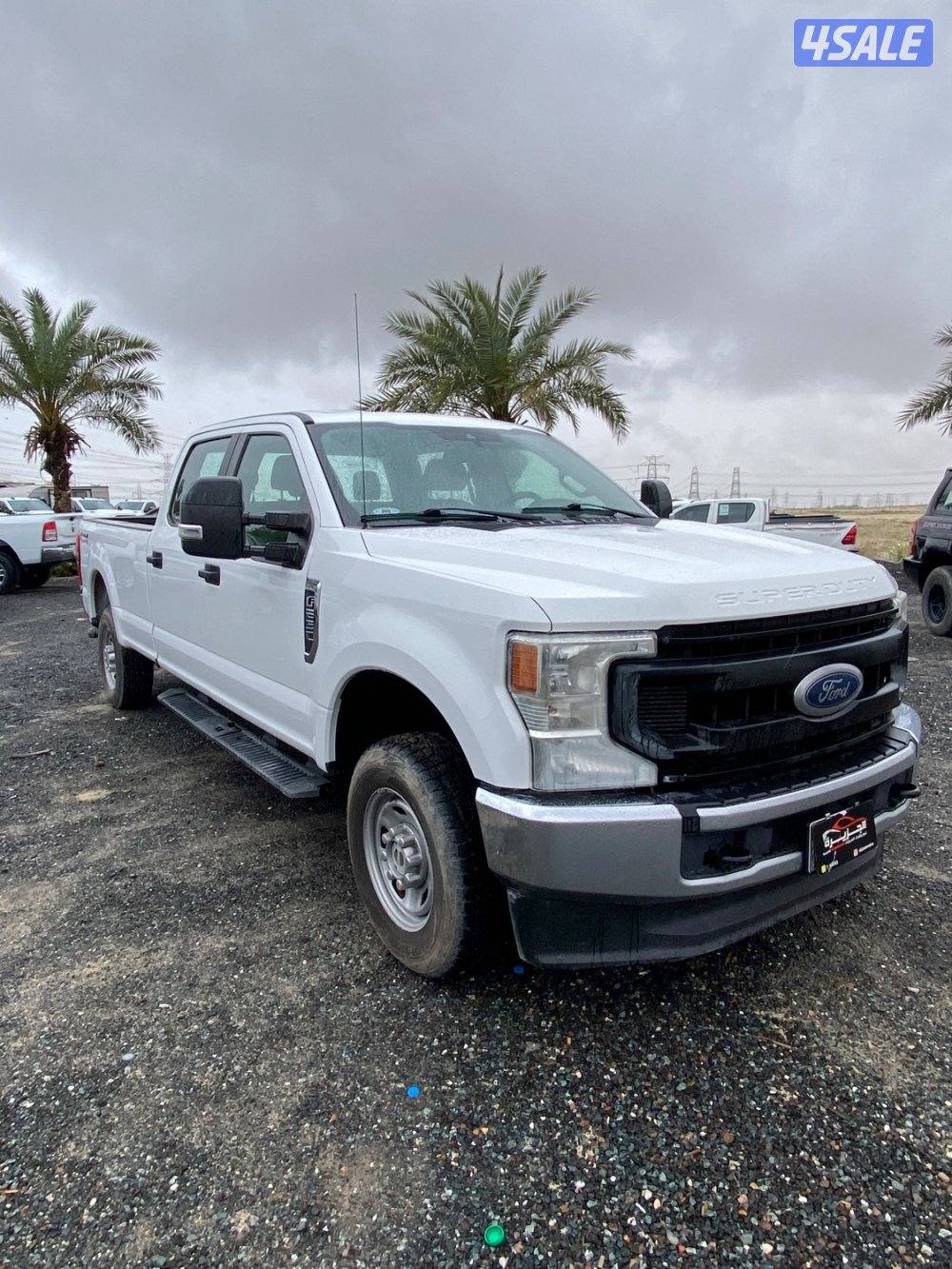 للبيع وانيت F250 موديل 2020 عداد 86الف2