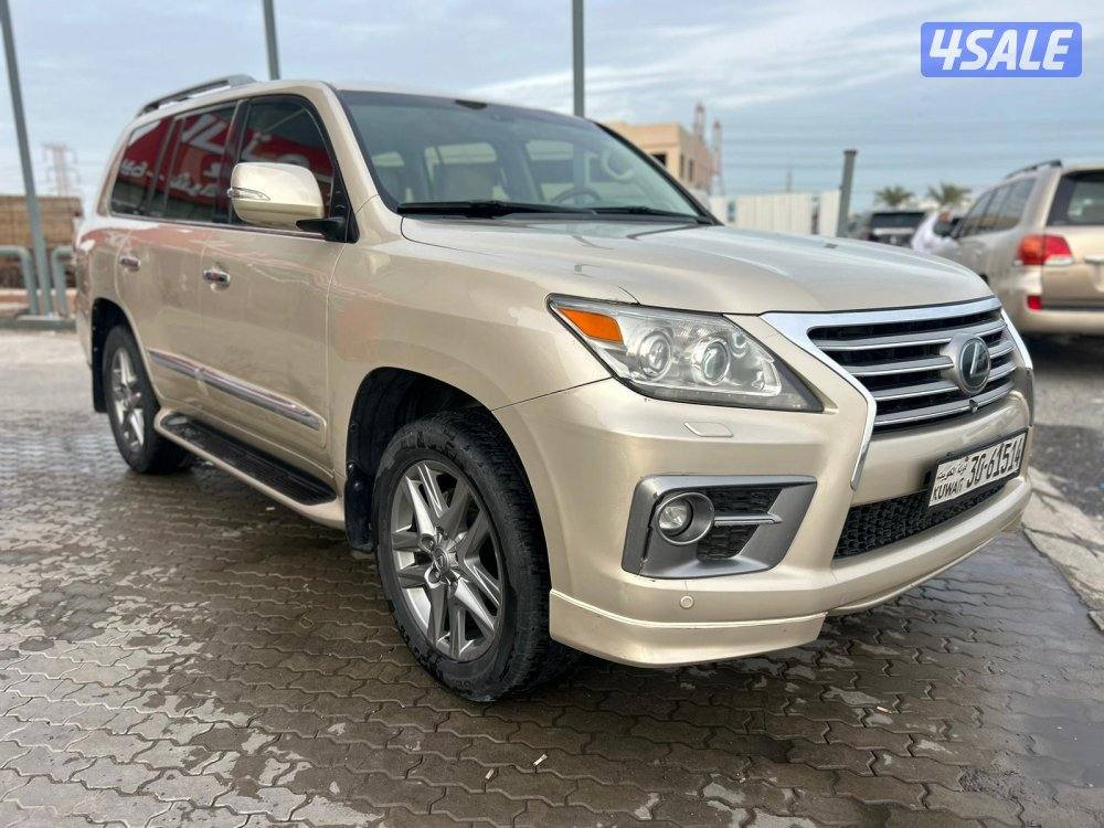 لكزس LX570 S  موديل 2015 ماشى 487.000 k.m  وارد الساير.1