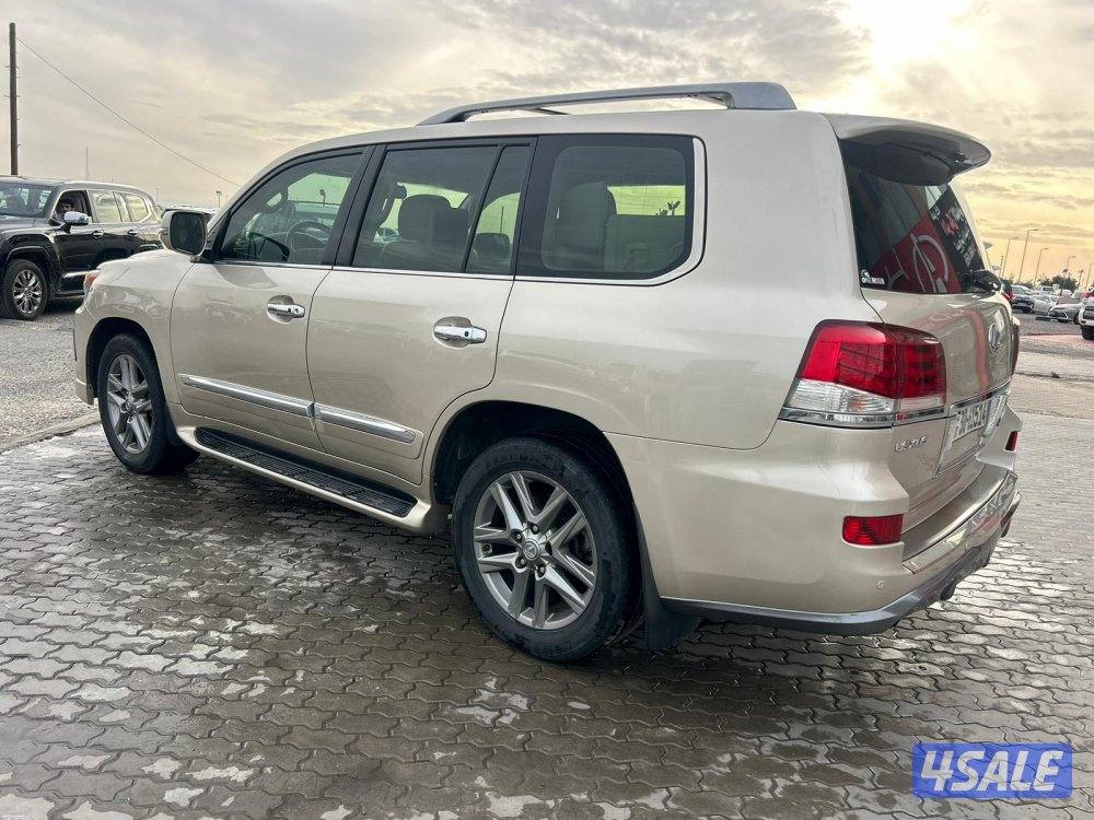 لكزس LX570 S  موديل 2015 ماشى 487.000 k.m  وارد الساير.2