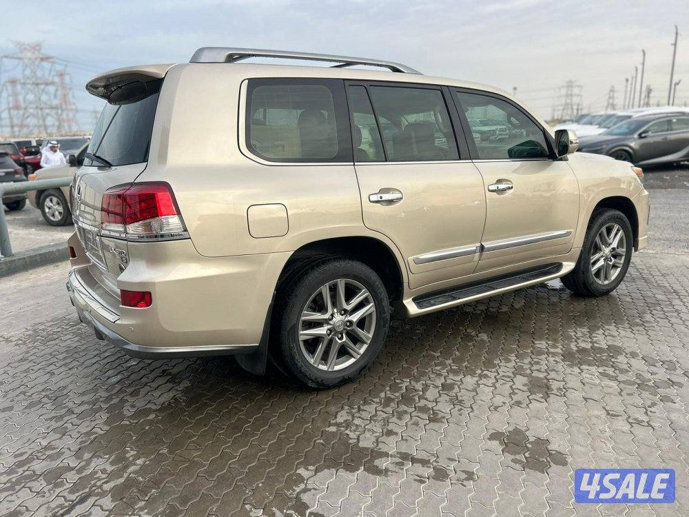 لكزس LX570 S  موديل 2015 ماشى 487.000 k.m  وارد الساير.3