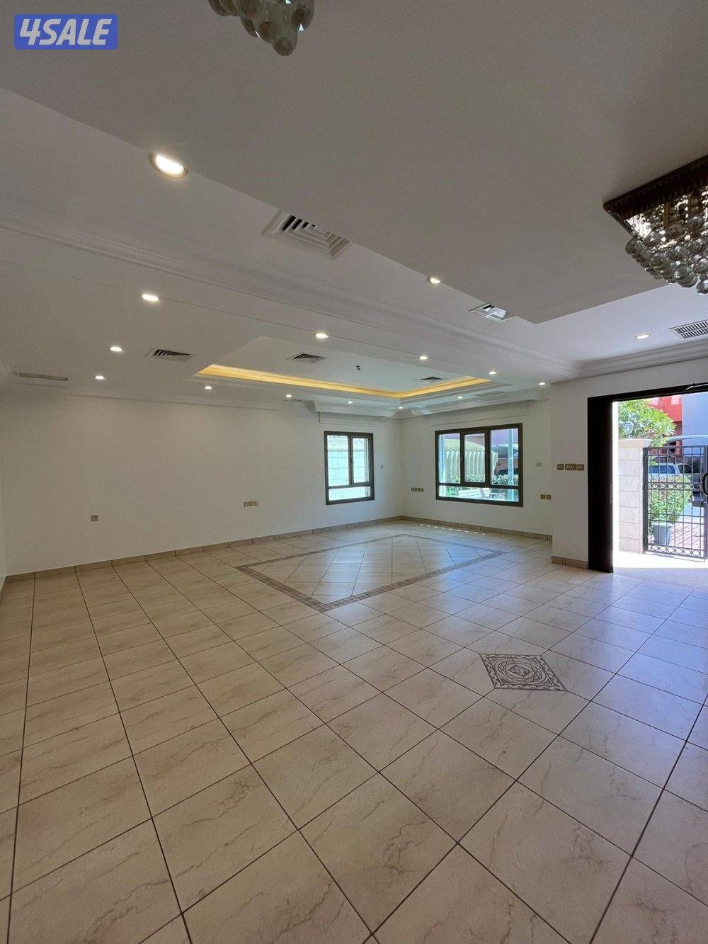 فيلا سكنية 3 أدوار للإيجار في الشهداء1