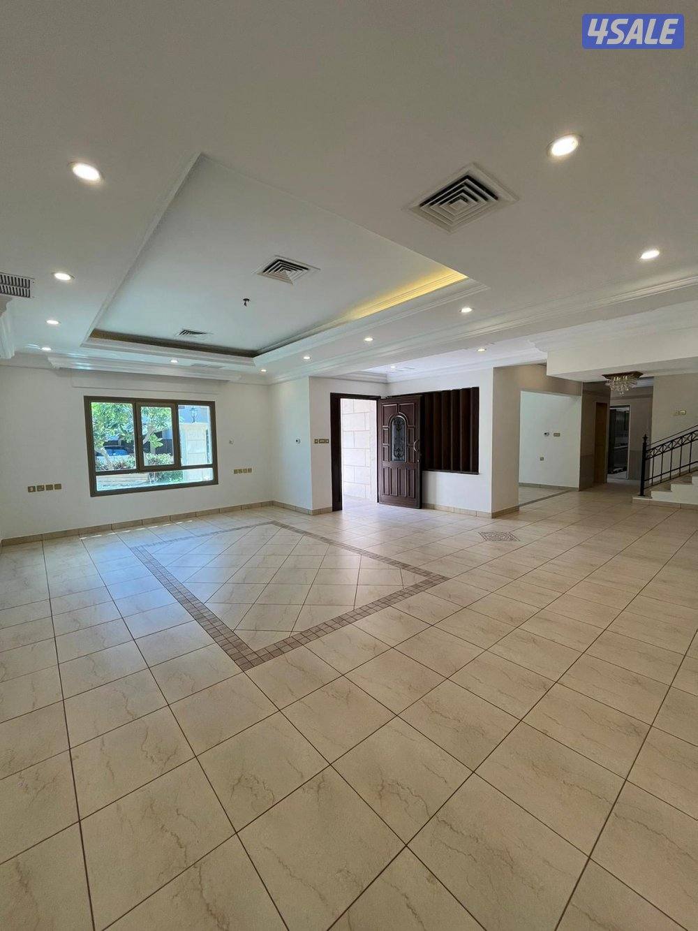 فيلا سكنية 3 أدوار للإيجار في الشهداء2