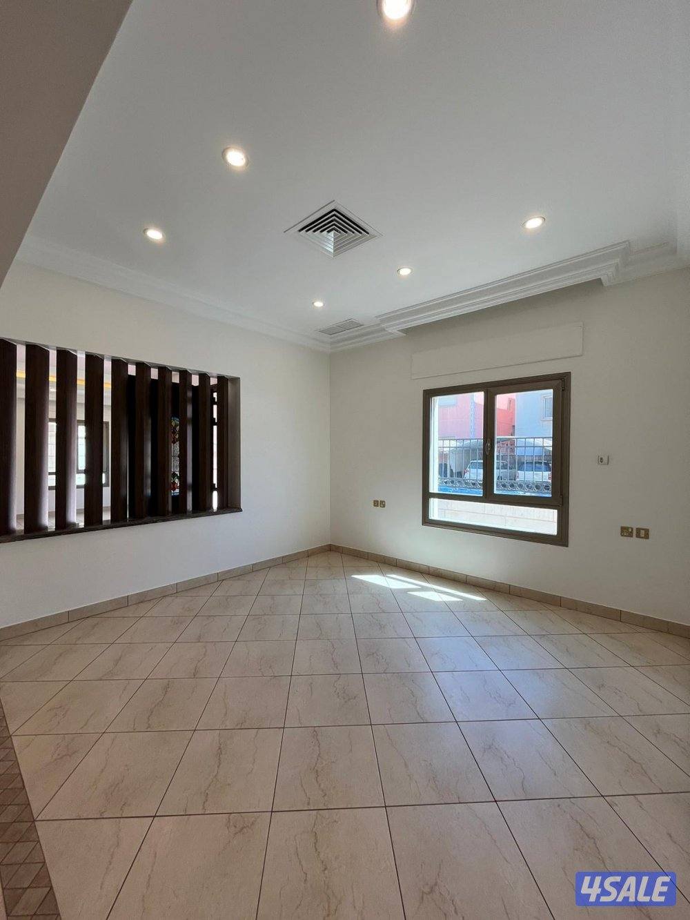 فيلا سكنية 3 أدوار للإيجار في الشهداء3