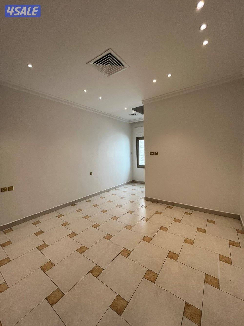 فيلا سكنية 3 أدوار للإيجار في الشهداء5