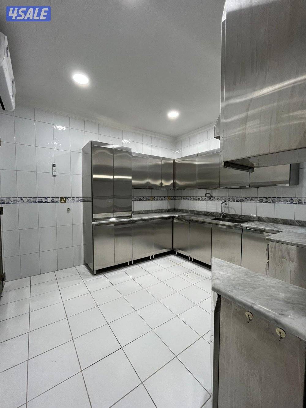 فيلا سكنية 3 أدوار للإيجار في الشهداء7