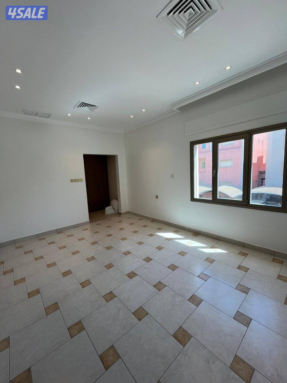 فيلا سكنية 3 أدوار للإيجار في الشهداء6