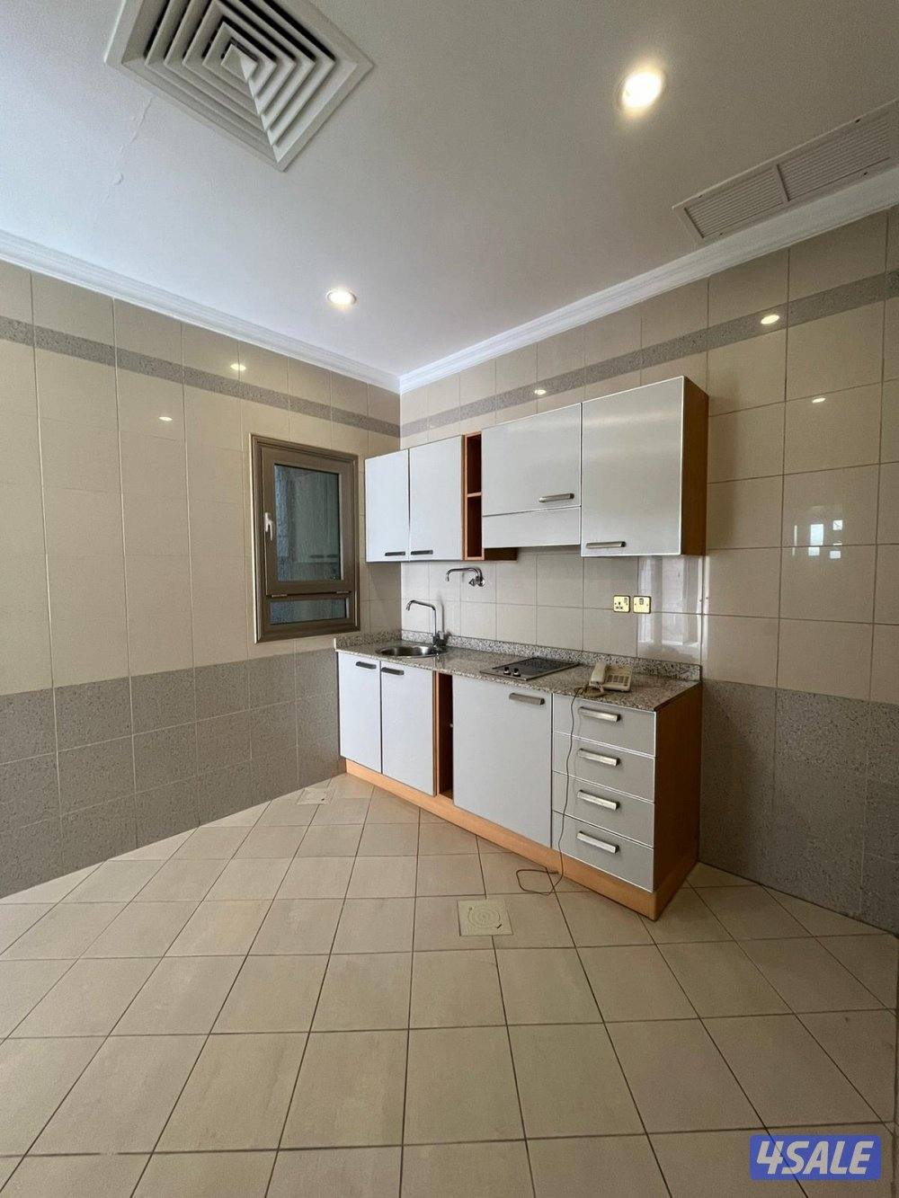 فيلا سكنية 3 أدوار للإيجار في الشهداء9