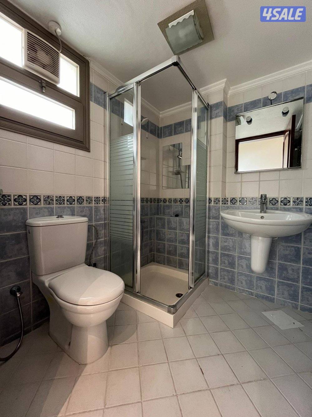 فيلا سكنية 3 أدوار للإيجار في الشهداء13