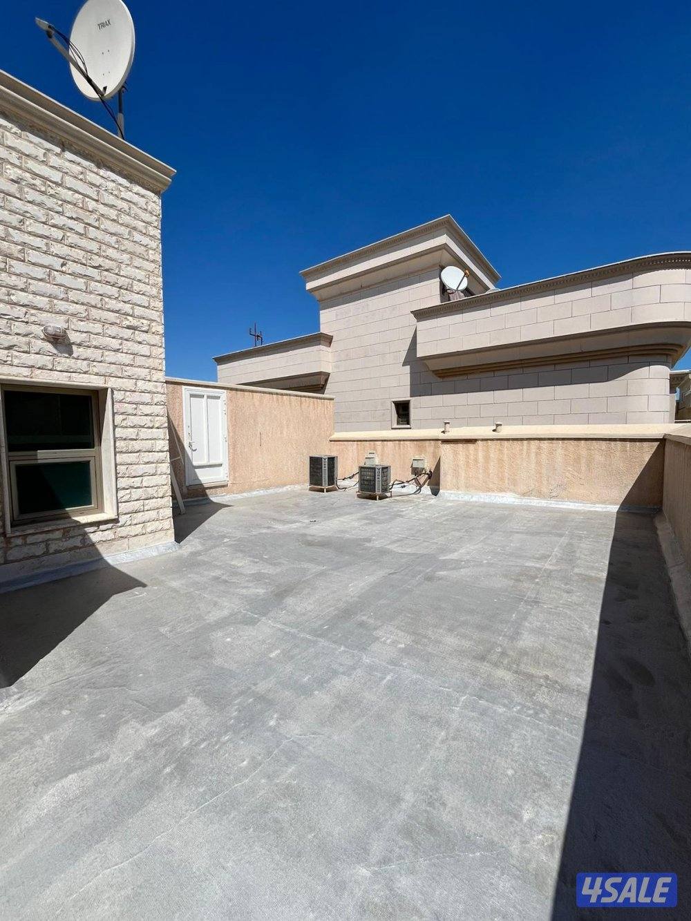 فيلا سكنية 3 أدوار للإيجار في الشهداء15