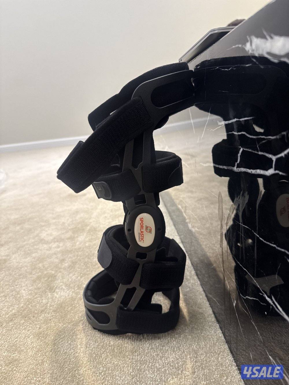 جبيرة طبية للركبة مع مستلزماتها0